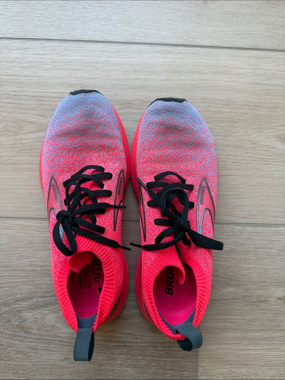 Brooks Women's Levitate Size 7.5 Neon Pink and Black Knit Running Shoes